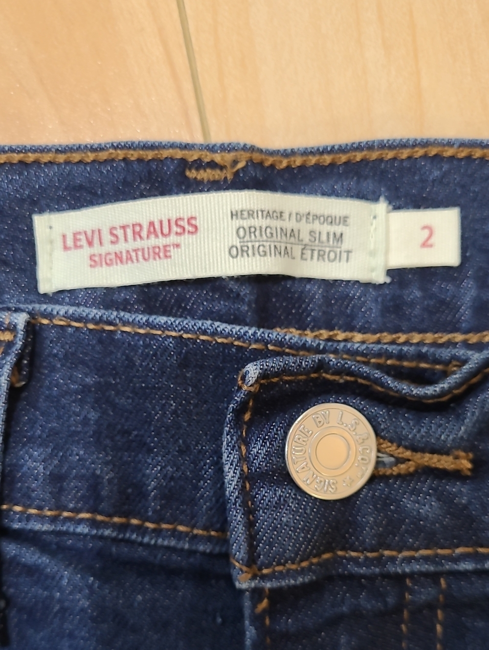 Levi's Slim Women's Size 2 Straight Jeans in Dark Indigo - Picture 5 of 8